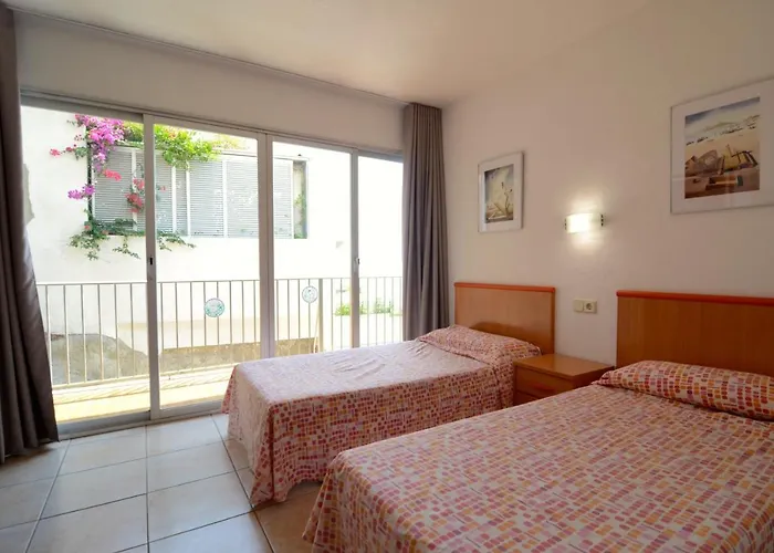 Appartement Nautic 2-1 *